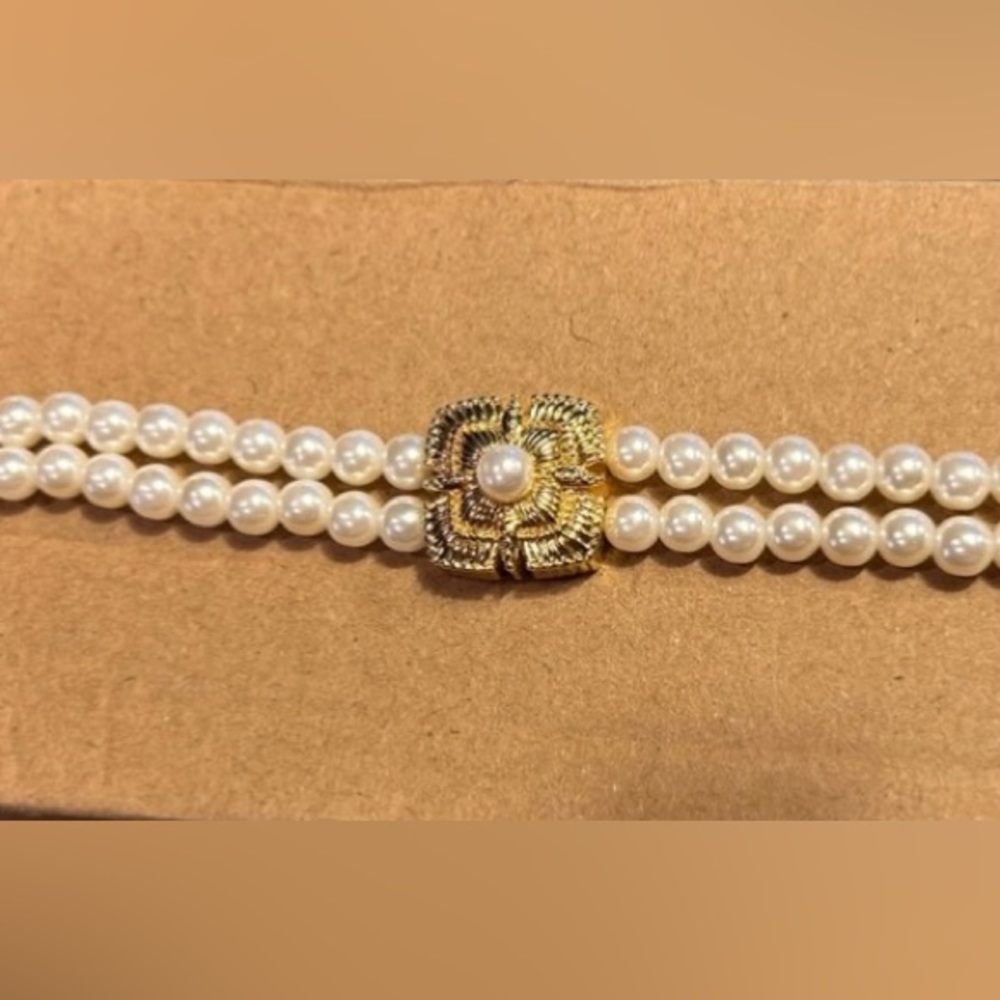 NWOT Monet Bracelet Gold tone With Pearls Signed